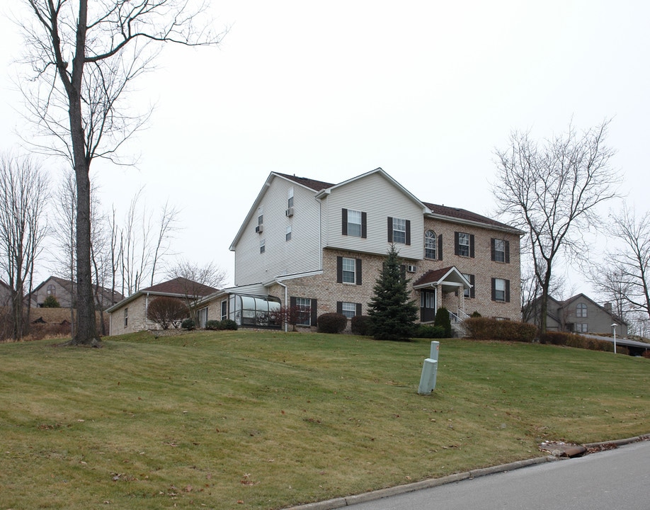 6395 St Andrews Dr in Canfield, OH - Foto de edificio