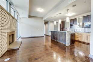 1700 Cedar Springs Rd in Dallas, TX - Building Photo