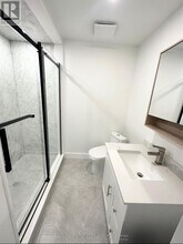 237-237 Lakeshore Rd E in Mississauga, ON - Building Photo - Building Photo