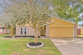 222 Old Oaks St in League City, TX - Building Photo - Building Photo