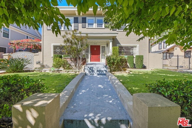 property at 975 Westchester Pl