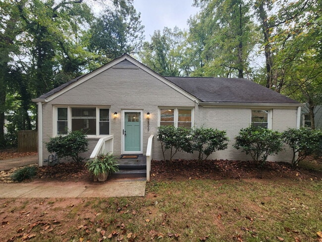 property at 2599 E Tupelo St SE