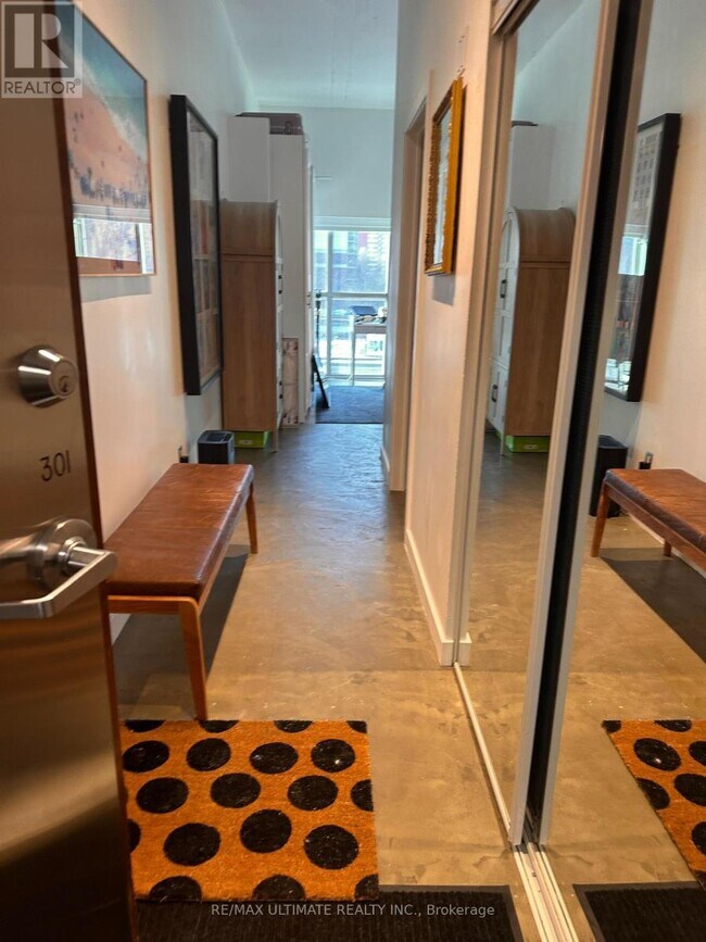 2 Fieldway Rd in Toronto, ON - Building Photo - Building Photo