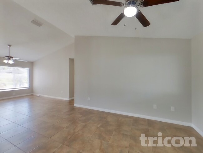 4522 Reynolds Creek Ave, Unit 805 in Plant City, FL - Foto de edificio - Building Photo