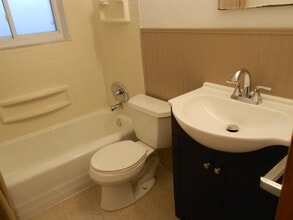 1651 3rd St, Unit #4 in Cuyahoga Falls, OH - Building Photo - Building Photo