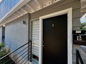 3304 Tom Green St, Unit #B in Austin, TX - Building Photo - Building Photo