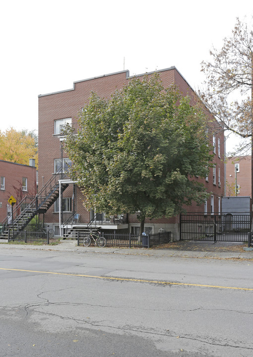 4973-4981 Sainte-Catherine St E in Montréal, QC - Building Photo