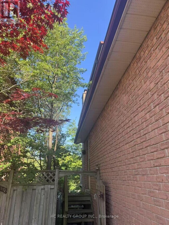 17 Cawker Ct in Whitby, ON - Building Photo - Building Photo