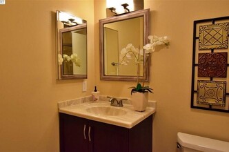 490 N Civic Dr in Walnut Creek, CA - Building Photo - Building Photo