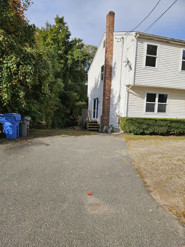 356 Adams St in Manchester, CT - Building Photo - Building Photo