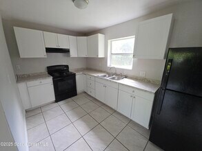 413 Dove Ave in Rockledge, FL - Foto de edificio - Building Photo