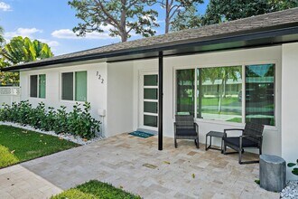 722 SW 25th Pl in Boynton Beach, FL - Foto de edificio - Building Photo