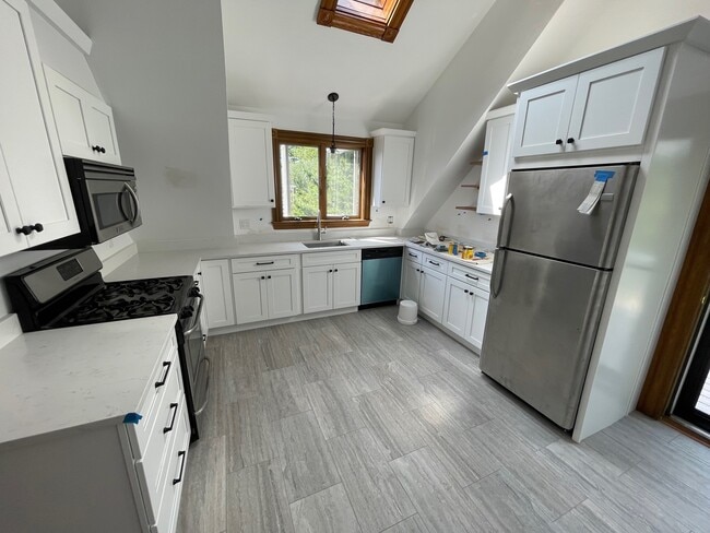 197 Summer St, Unit 5