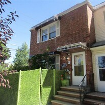 82-01-82251 251st St in Queens, NY - Building Photo