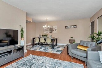 7553 Buckingham Dr in Clayton, MO - Building Photo - Building Photo