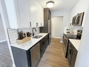 5650 N Sheridan Rd in Chicago, IL - Building Photo - Building Photo