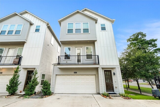 property at 420 W 28th St