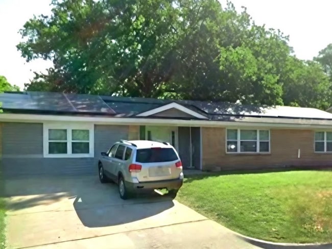 property at 1005 Idlewood Ave