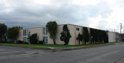 Howard Apartments in Los Alamitos, CA - Building Photo - Building Photo