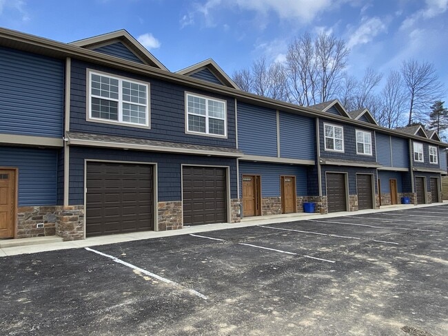 4571 Elizabeth Ln in Fairview, PA - Foto de edificio - Building Photo