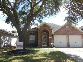 10523 N Newpark Dr in Houston, TX - Building Photo