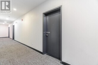 690 King St W in Kitchener, ON - Building Photo - Building Photo