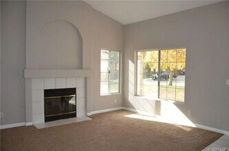 42810 Fanchon Ave in Lancaster, CA - Foto de edificio - Building Photo