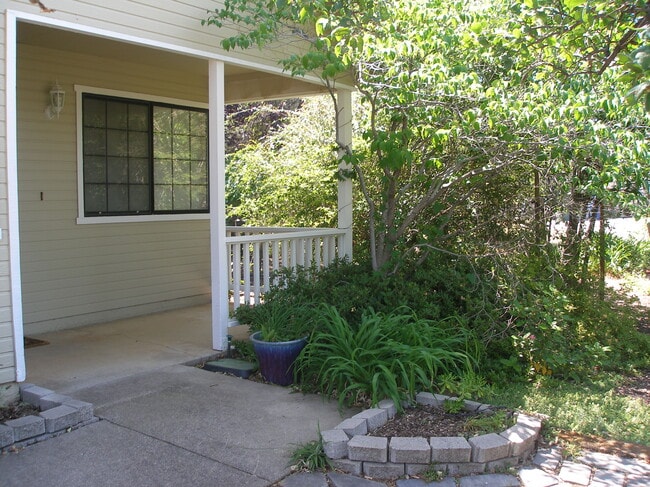 3945 Travona St in Redding, CA - Building Photo - Building Photo
