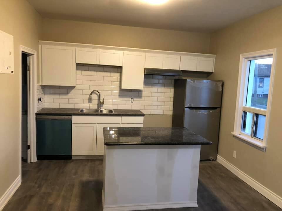 327 Deere St in Welland, ON - Building Photo