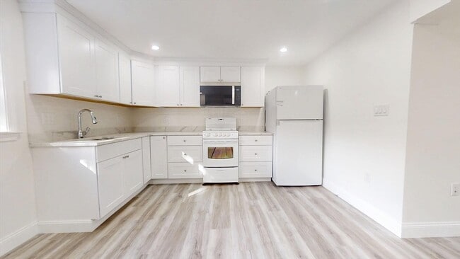 10 Beaver Brook Rd in Waltham, MA - Building Photo - Building Photo