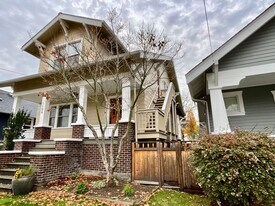 1106 N 49th St in Seattle, WA - Building Photo