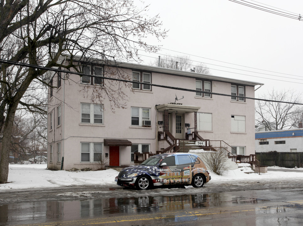 744 N Cassady Ave in Columbus, OH - Building Photo