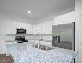 6034 Keystone Cir in La Belle, FL - Building Photo - Building Photo