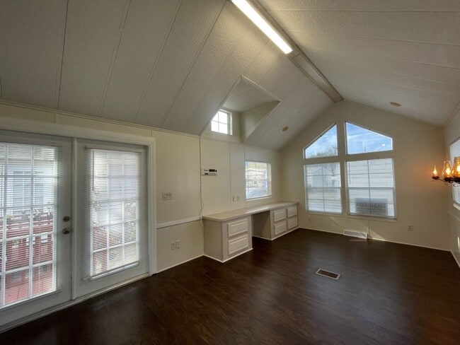 36010 Sand Rd in Grand Island, FL - Building Photo - Building Photo