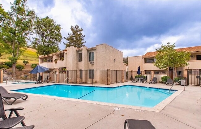 property at 28915 Thousand Oaks Blvd