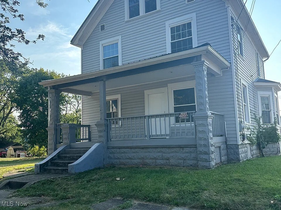 427 Brown Ave NW in Canton, OH - Building Photo