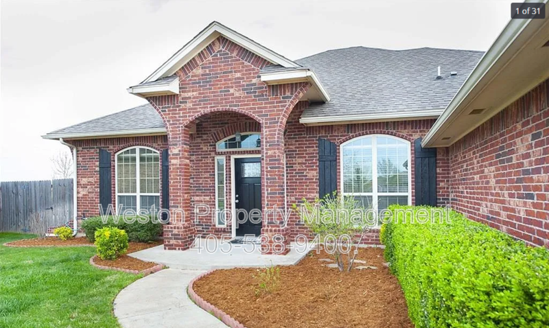 19136 Cottonwood Ct in Edmond, OK - Building Photo
