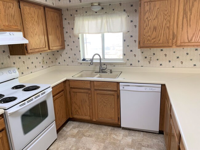 2770 Jennings Way in Elko, NV - Building Photo - Building Photo