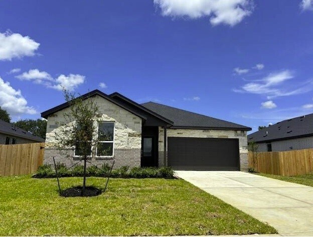 415 Robin Ct in Angleton, TX - Building Photo