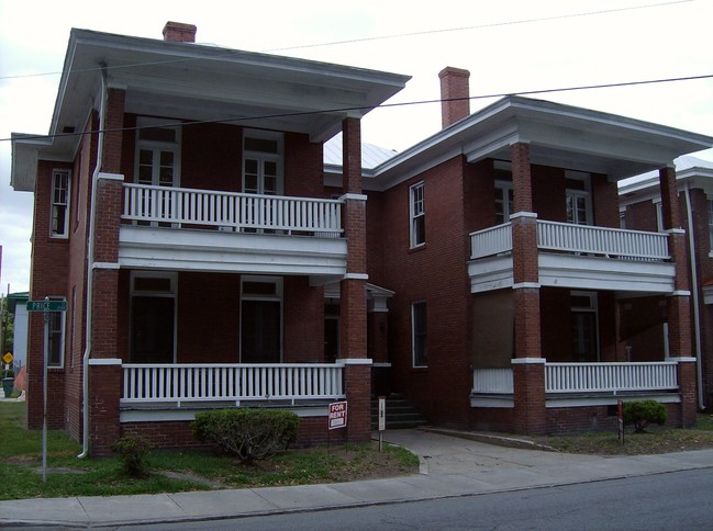 2511 Price St in Savannah, GA - Foto de edificio - Building Photo