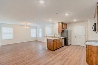 617 NW Renfro St in Burleson, TX - Building Photo - Building Photo