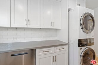 1252 N Crescent Heights Blvd in West Hollywood, CA - Foto de edificio - Building Photo