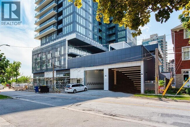 370 Martha St in Burlington, ON - Building Photo - Building Photo