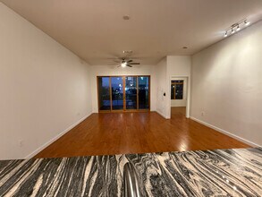 333 Nelson St SW, Unit 320 in Atlanta, GA - Foto de edificio - Building Photo