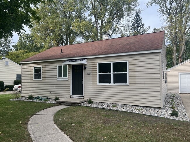 property at 1303 E St Andrews Rd
