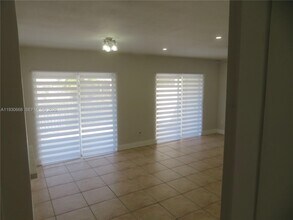 7328 Miami Lakeway S in Hialeah, FL - Building Photo - Building Photo
