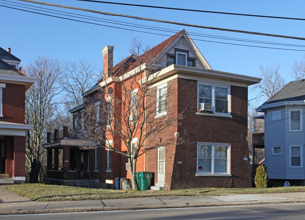 2265 Harrison Ave in Cincinnati, OH - Building Photo