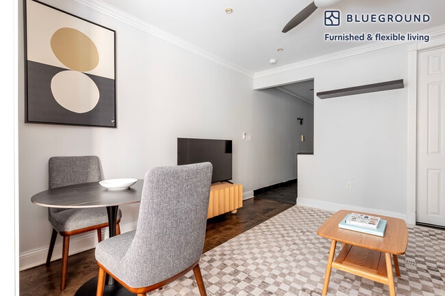 110 Bedford St in New York, NY - Building Photo - Building Photo