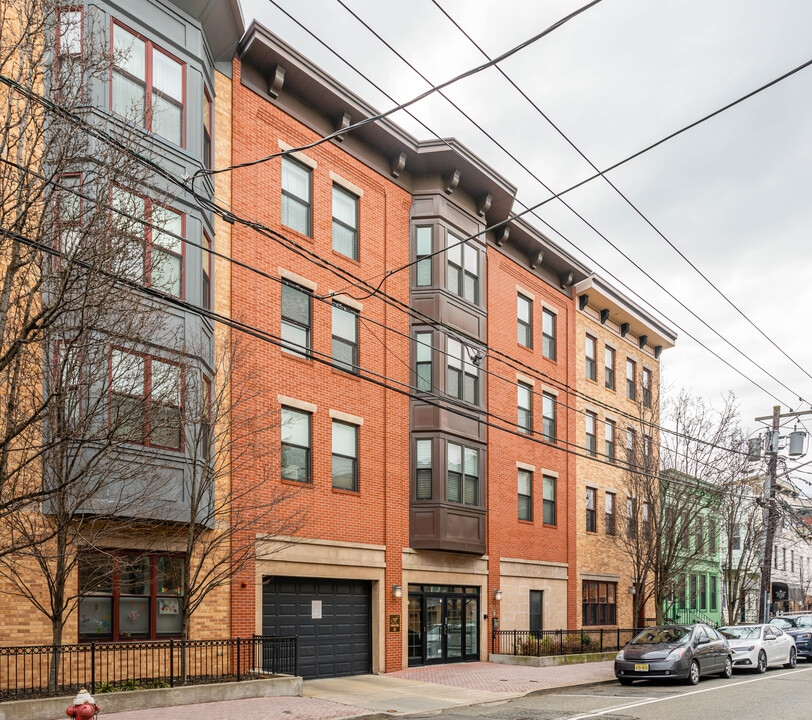 615 Adams St in Hoboken, NJ - Foto de edificio