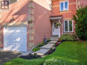 39 Ross Linton Dr in Aurora, ON - Building Photo - Building Photo